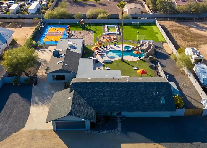 Sleeps 20 Heated Pool Games Fire Pit Dog Friendly Holiday home