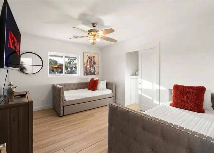 Holiday home Sleeps 20 Heated Pool Games Fire Pit Dog Friendly Phoenix