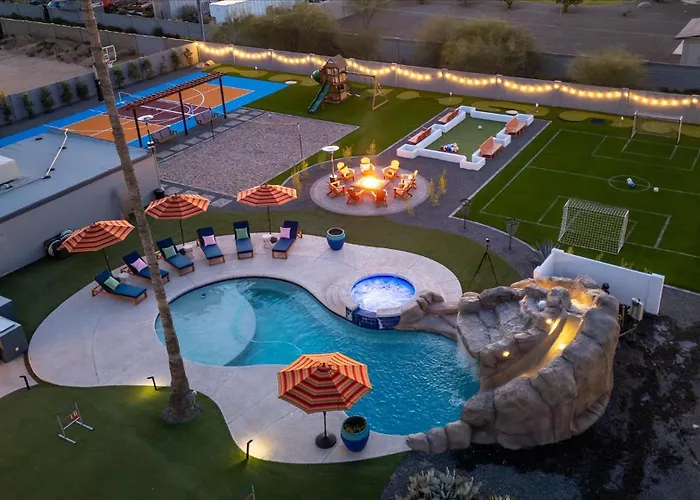 Sleeps 20 Heated Pool Games Fire Pit Dog Friendly Holiday home