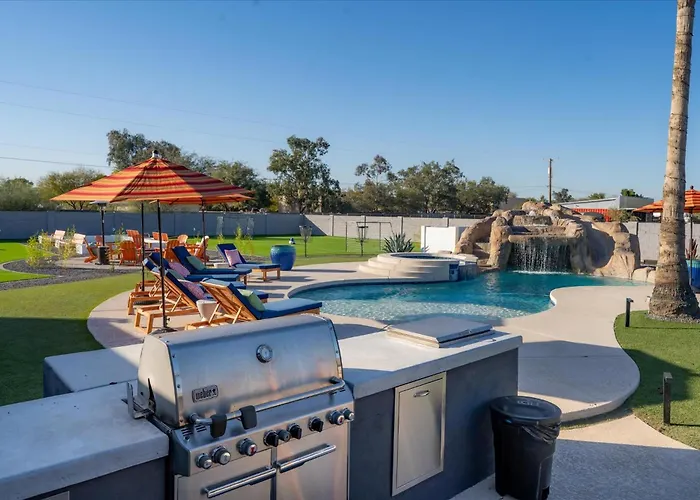 Sleeps 20 Heated Pool Games Fire Pit Dog Friendly Holiday home *